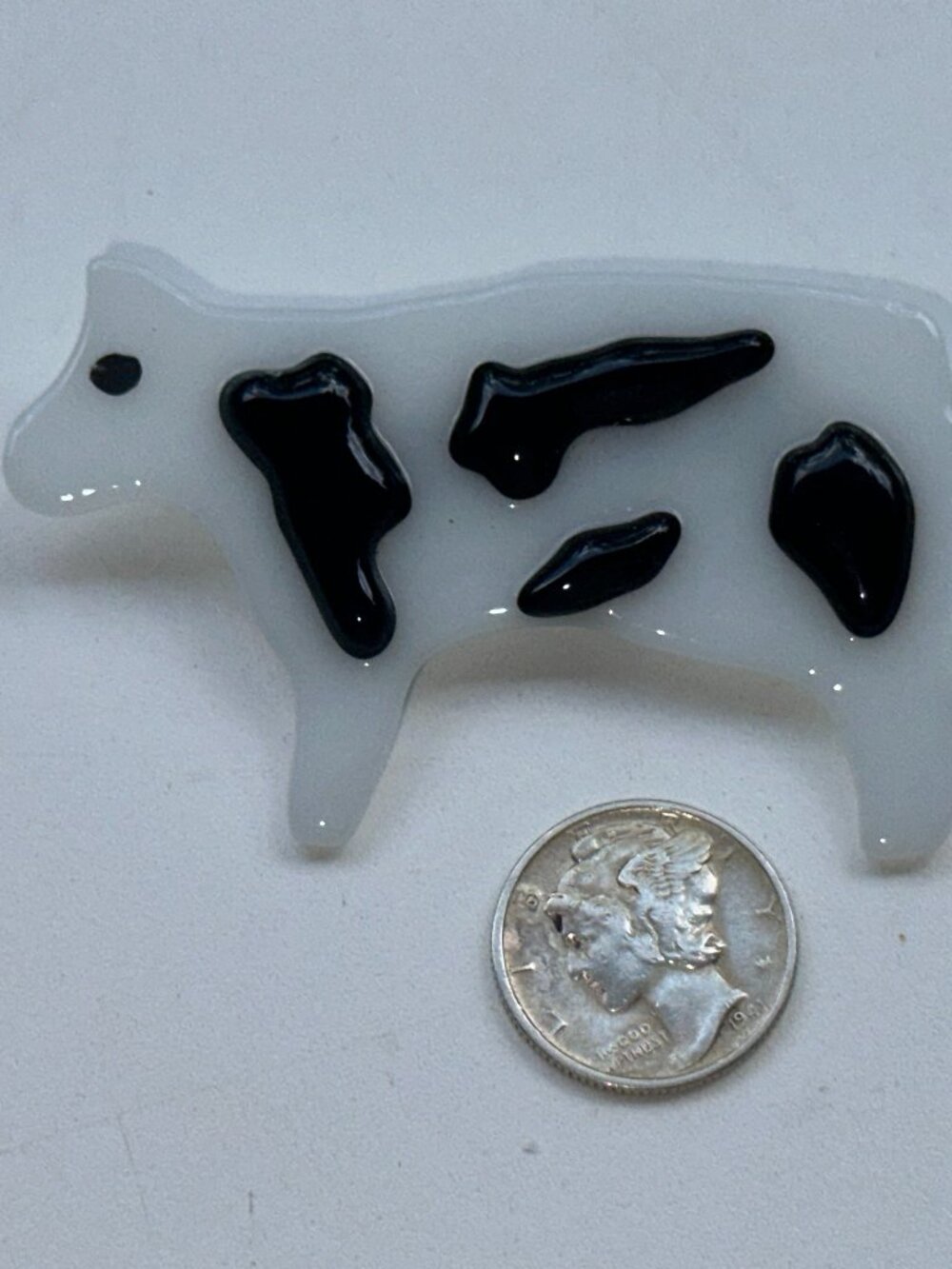 783 FUSED LAPEL/BROACH WHITE / BLACK SPOTS